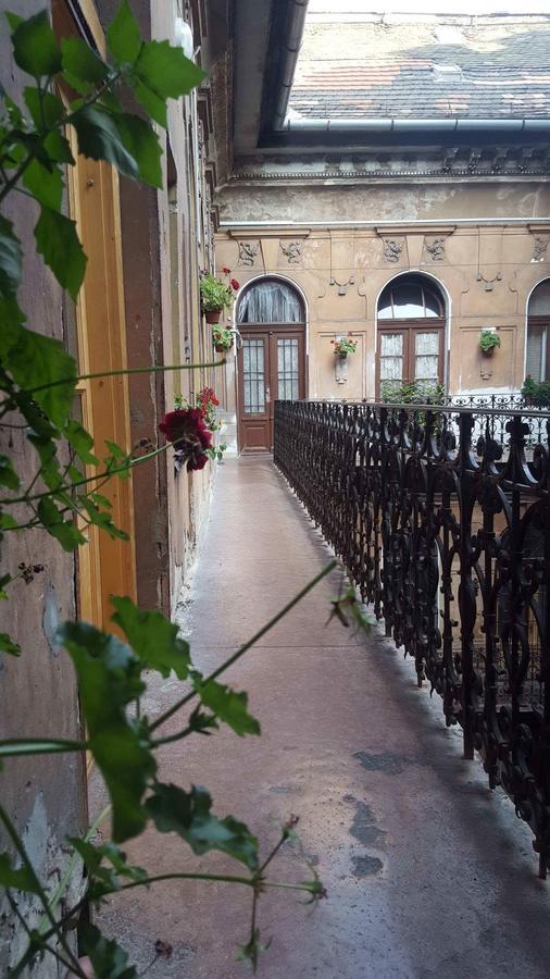 Say Yes Hostel Budapest Exterior photo